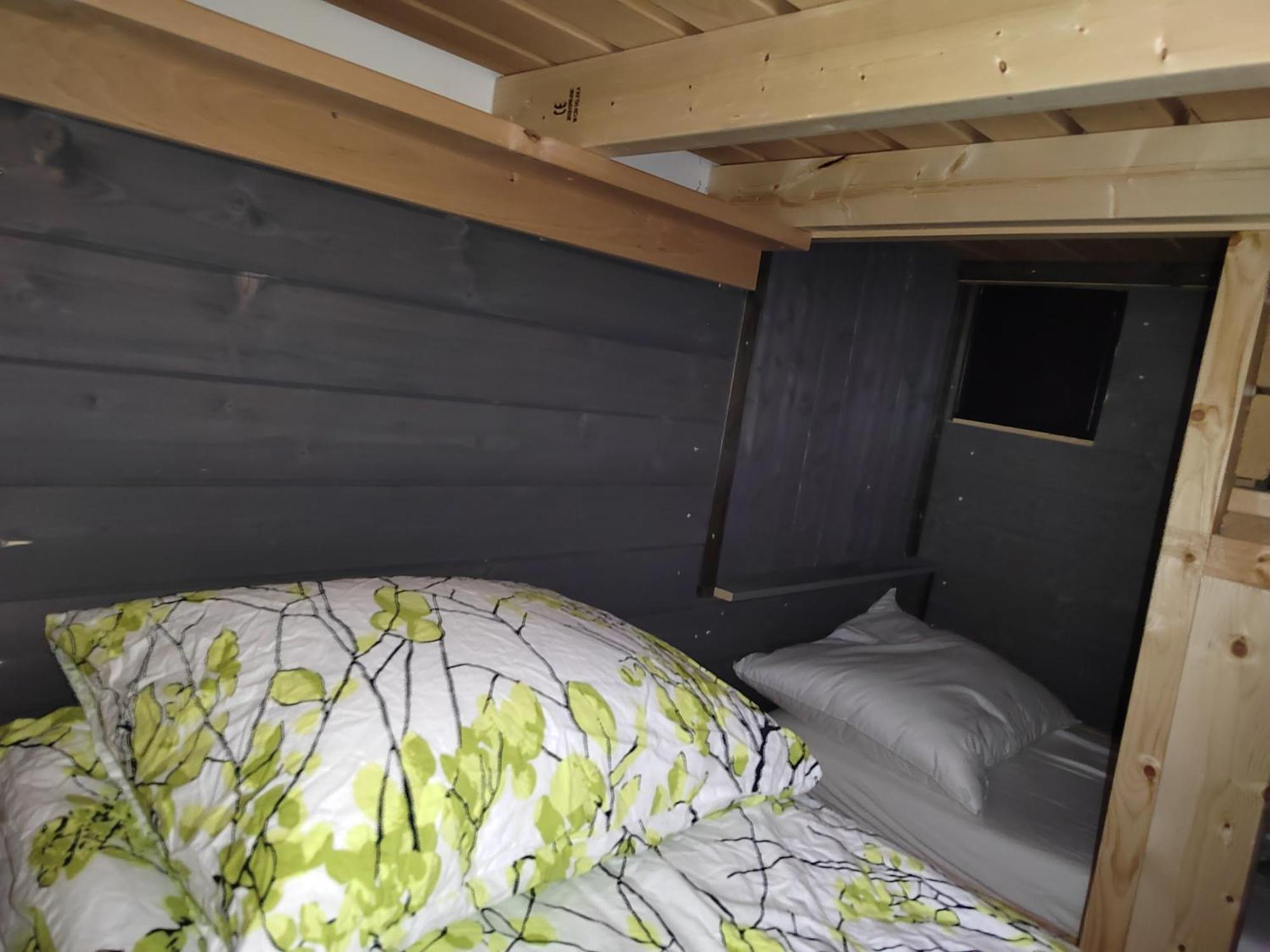 Relax & Recharge - A Unique Suite With A Touch Of Luxury - Hot Tub And Sauna Inspired Decor #Not A Real Sauna# Easy City Access - Direct Train 15 Min To City Хелзинки Екстериор снимка