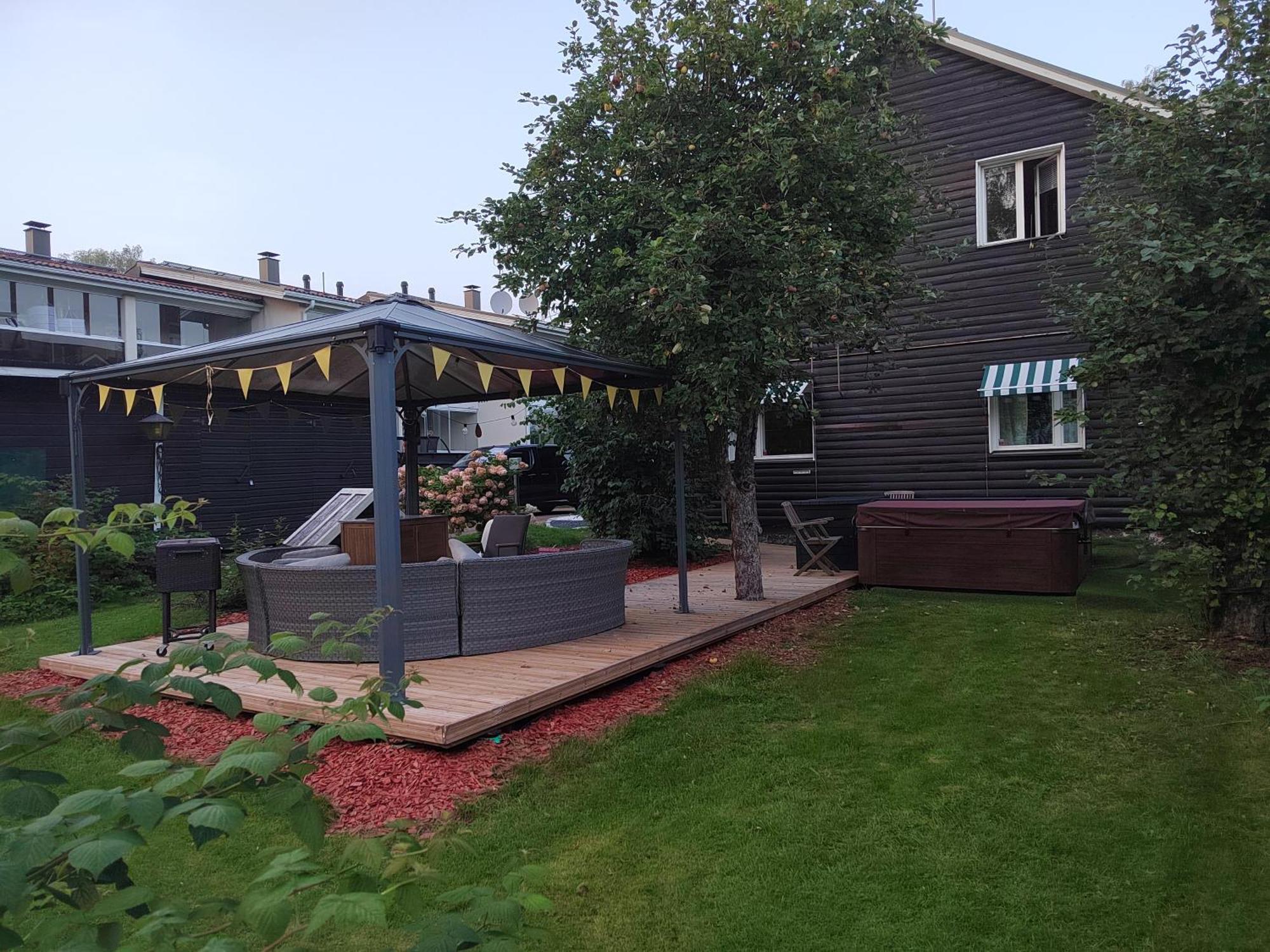 Relax & Recharge - A Unique Suite With A Touch Of Luxury - Hot Tub And Sauna Inspired Decor #Not A Real Sauna# Easy City Access - Direct Train 15 Min To City Хелзинки Екстериор снимка