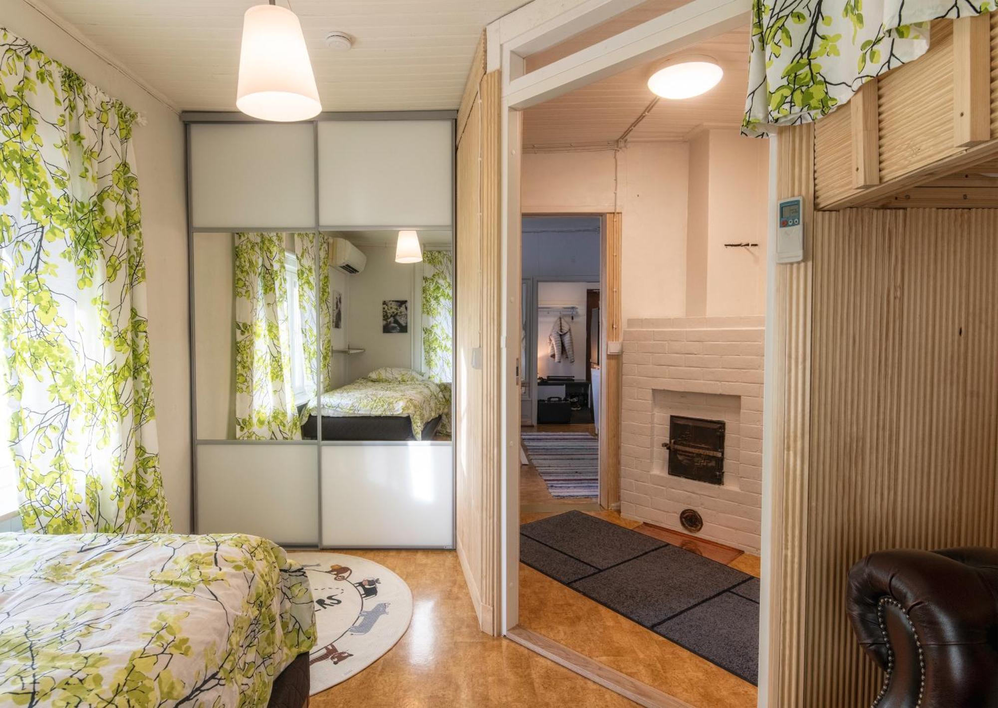 Relax & Recharge - A Unique Suite With A Touch Of Luxury - Hot Tub And Sauna Inspired Decor #Not A Real Sauna# Easy City Access - Direct Train 15 Min To City Хелзинки Екстериор снимка
