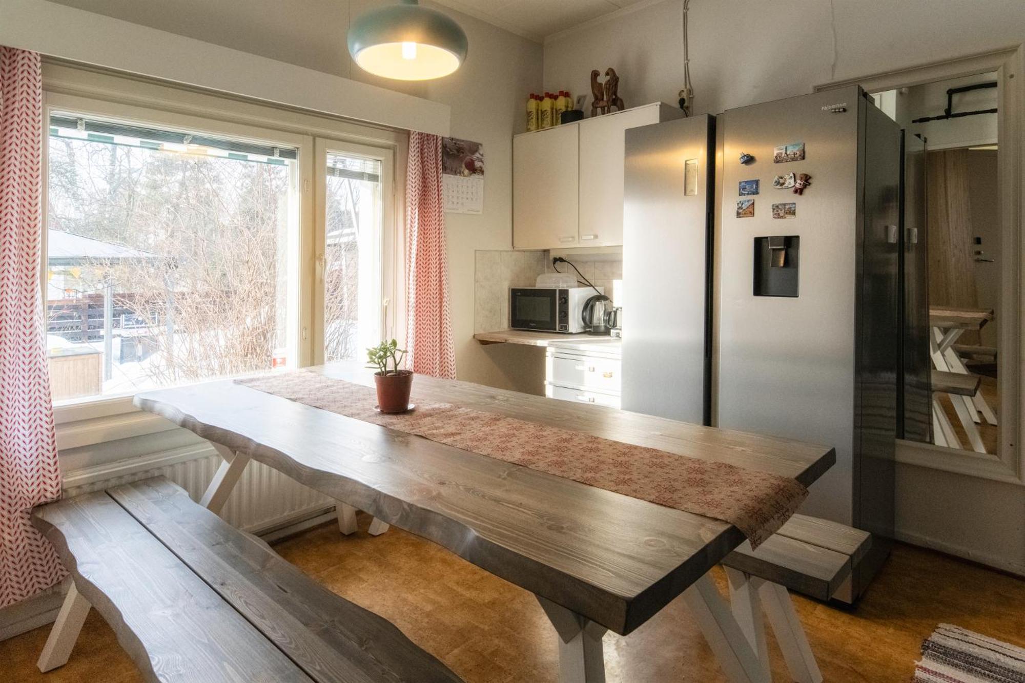 Relax & Recharge - A Unique Suite With A Touch Of Luxury - Hot Tub And Sauna Inspired Decor #Not A Real Sauna# Easy City Access - Direct Train 15 Min To City Хелзинки Екстериор снимка