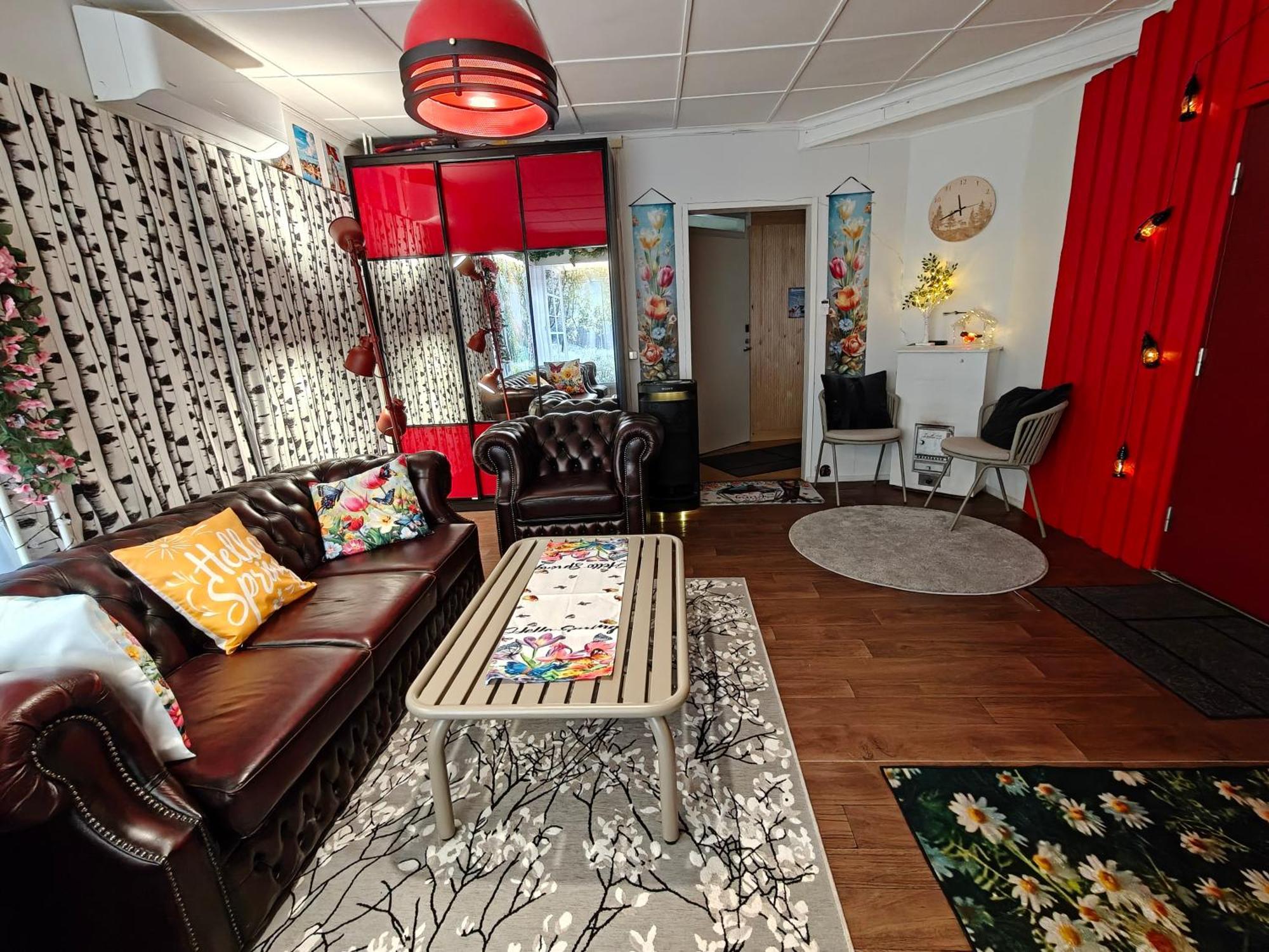 Relax & Recharge - A Unique Suite With A Touch Of Luxury - Hot Tub And Sauna Inspired Decor #Not A Real Sauna# Easy City Access - Direct Train 15 Min To City Хелзинки Екстериор снимка