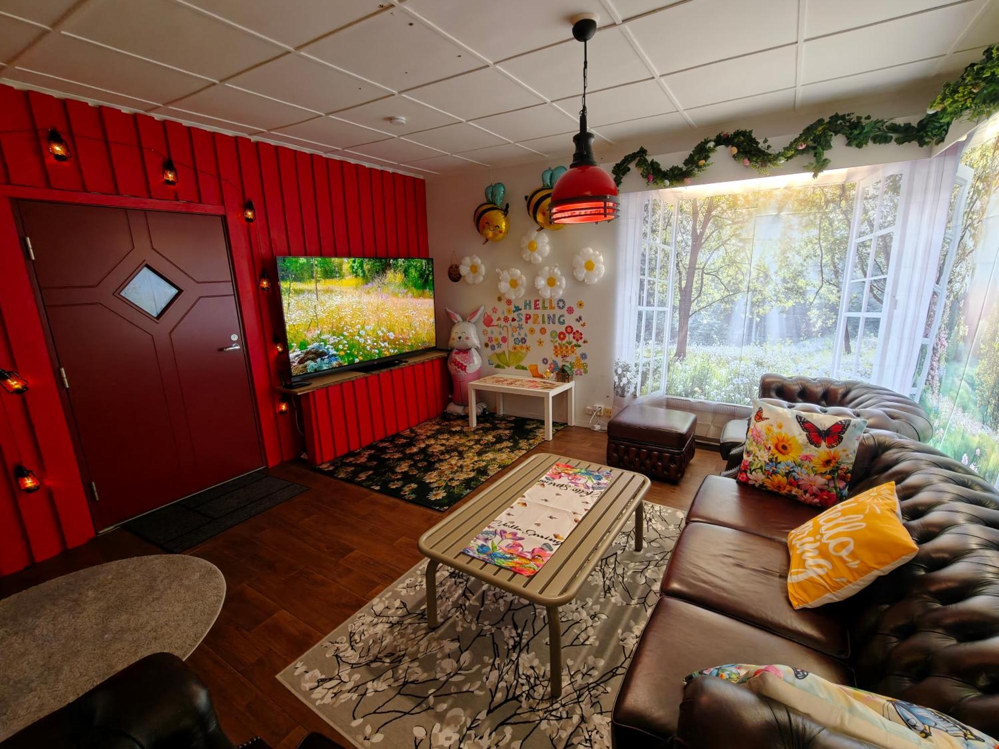Relax & Recharge - A Unique Suite With A Touch Of Luxury - Hot Tub And Sauna Inspired Decor #Not A Real Sauna# Easy City Access - Direct Train 15 Min To City Хелзинки Екстериор снимка